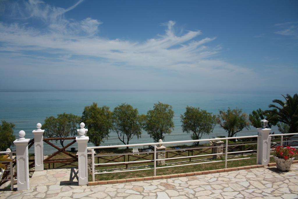 Laura Beach House Alykes  Exterior photo
