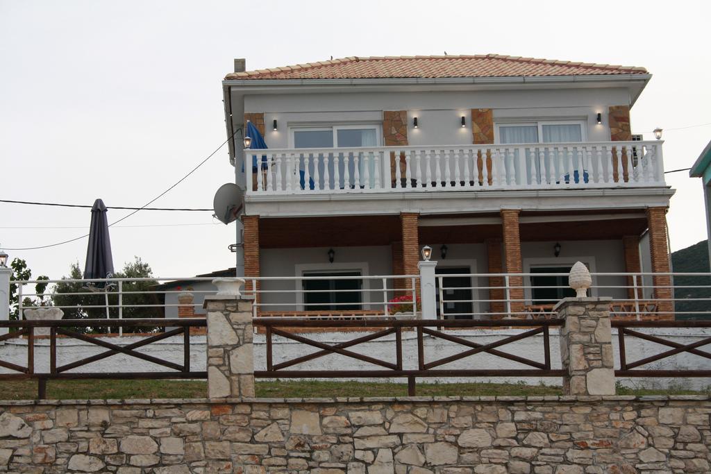 Laura Beach House Alykes  Exterior photo